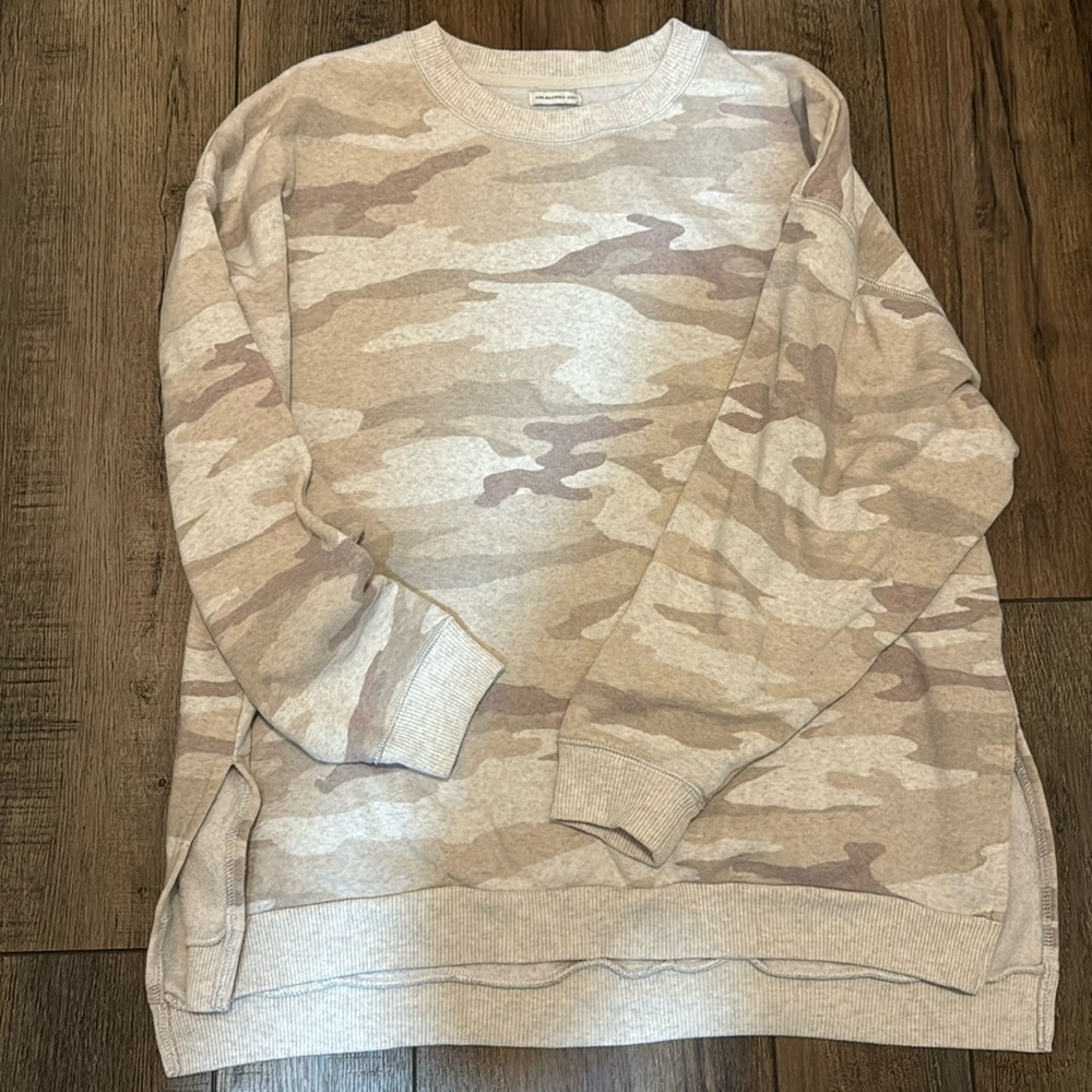 American Eagle Cream Camo Jegging Fit sweatshirt size small